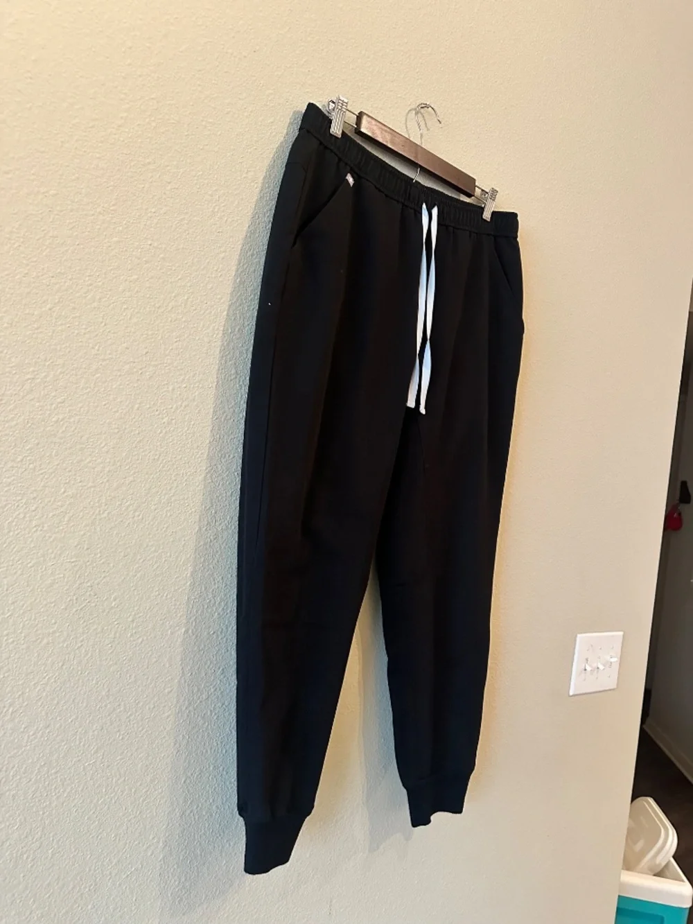 FIGS Technical Collection Black Jogger Scrub Pants | Men's Large Short (L/S) |